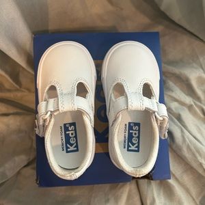New In Box Toddler Girl Daphne Keds - White - Size 4